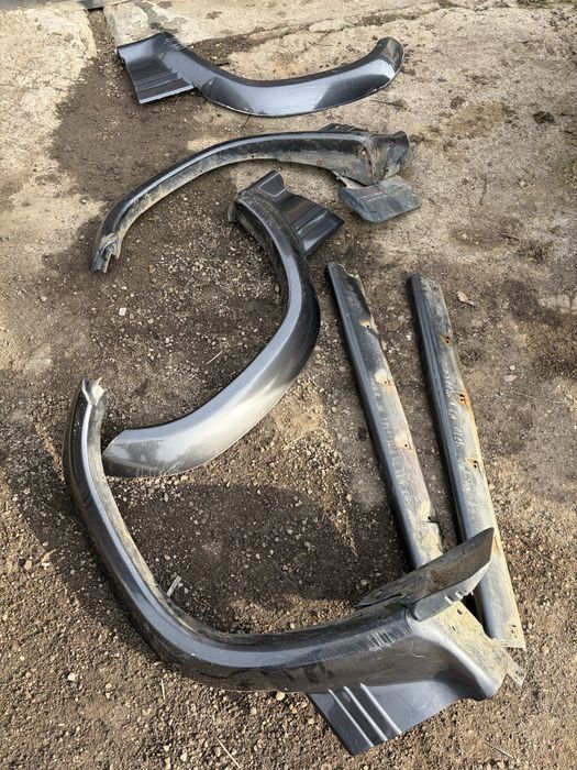 Пластмасови  вежди ролбар и капачки  за паджеро 2