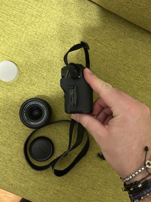 Fujifilm X-T200  24.2 MP Kit cu Obiectiv 15-45mm Black