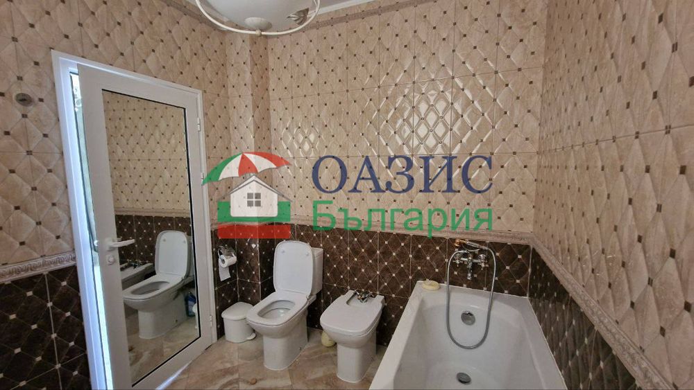 Къща с парцел и басейн, Чолакова Чешма, 212м.кв., цена 349000 евро