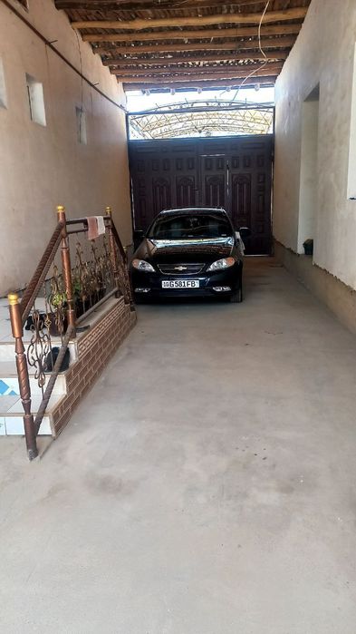 Qibray tumani Mexnat. Birdamlikda .6 sotix 7 xona.130 000 $ keliishami