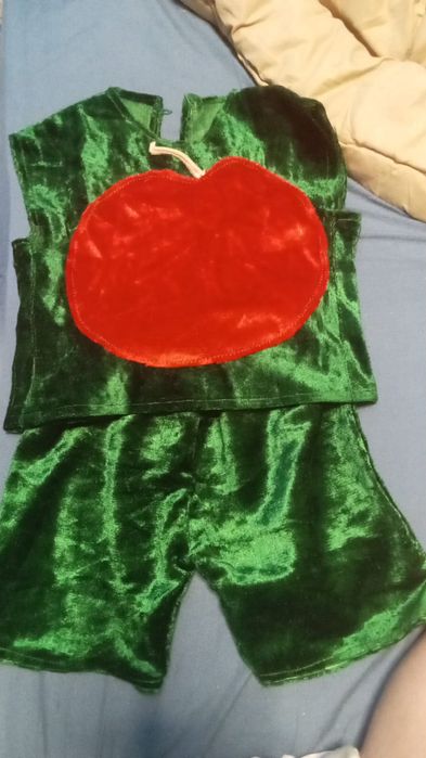 Продам  новогодние костюмы