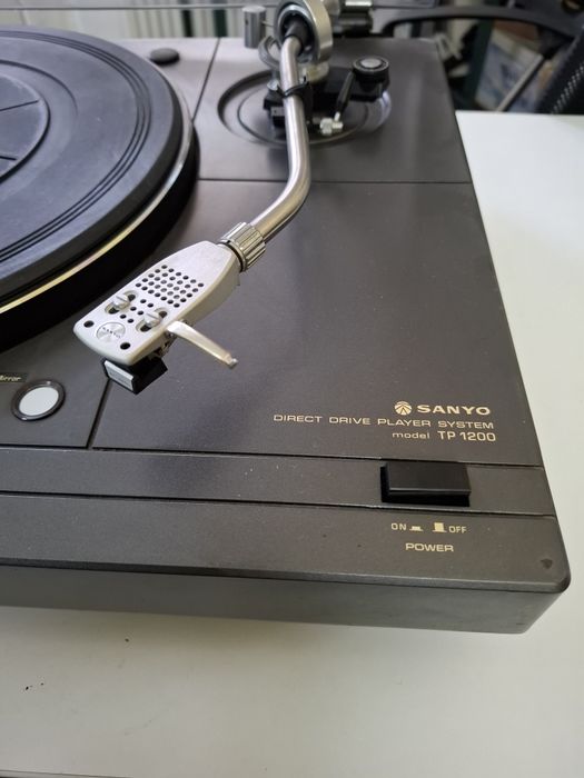 Pickup stereo pentru discuri vinil