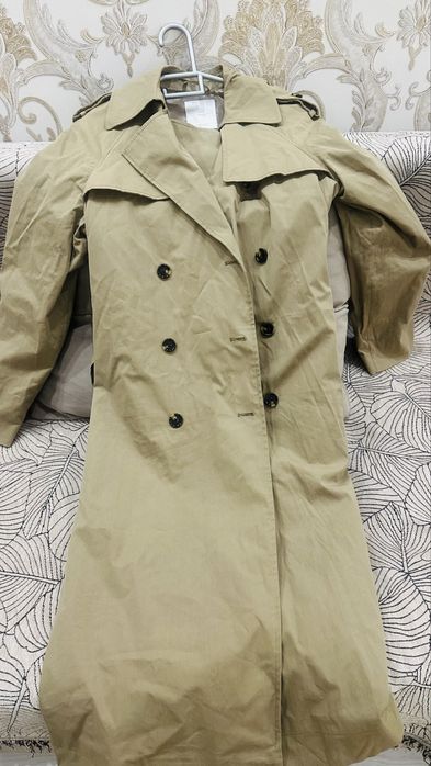 Тренч от бренда Манго