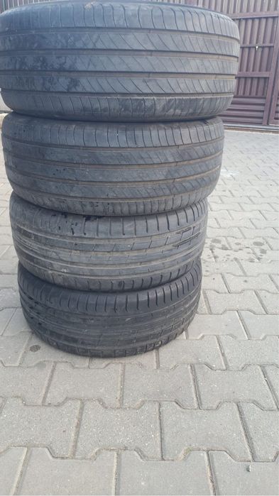 Anvelope michelin 215 55 17 vara nokian 300 lei 4 buc