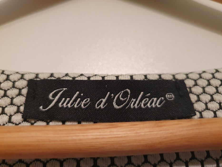 Официална рокля.