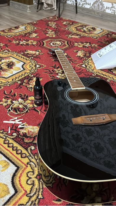 Гитара аккустическая