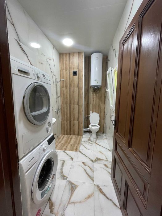 Дава се под наем Тристаен апартамент в София, Зона Б-18 - 90 кв.м за 700 € - Снимка #1