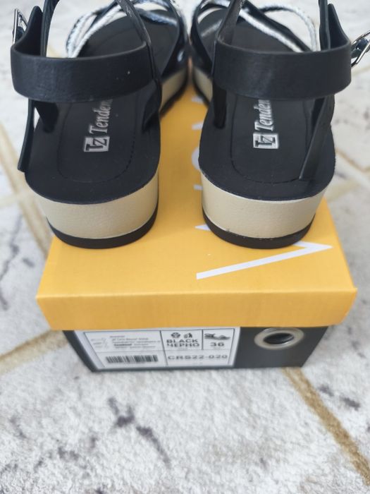 Дамски нови сандали 36