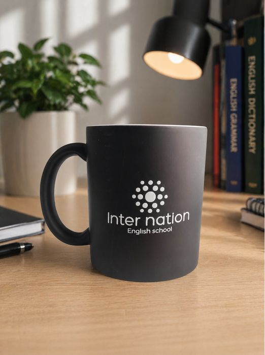 Кружка хамелеон с логотипом INTERNATION