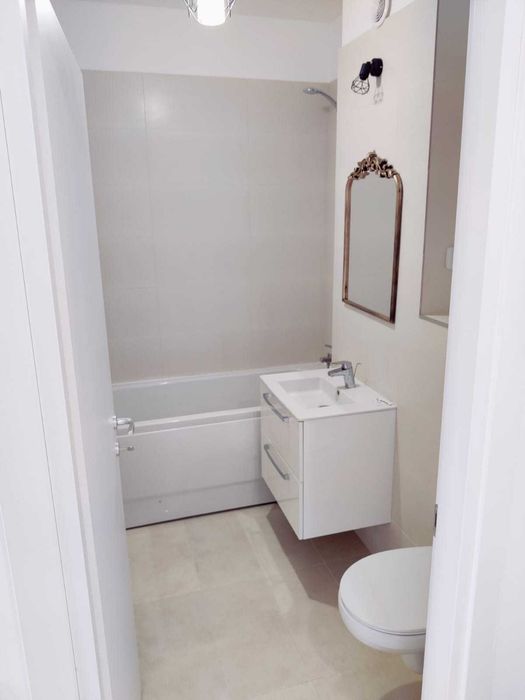 Închiriez 3 CAMERE sector 2 complex Sunlake Residence vedere la lac