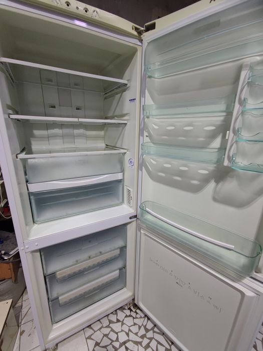 Холодильник Hotpoint ariston