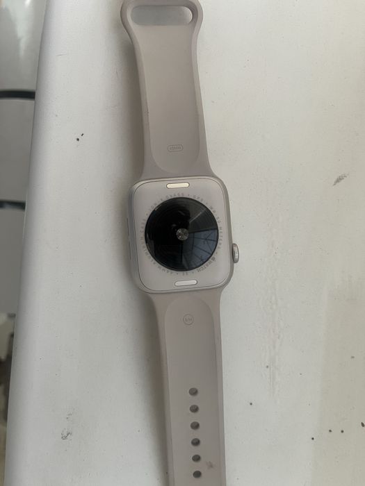 Продам Apple watch SE