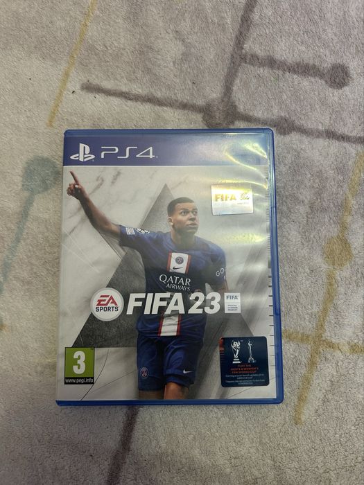 Продавам PS4 slim