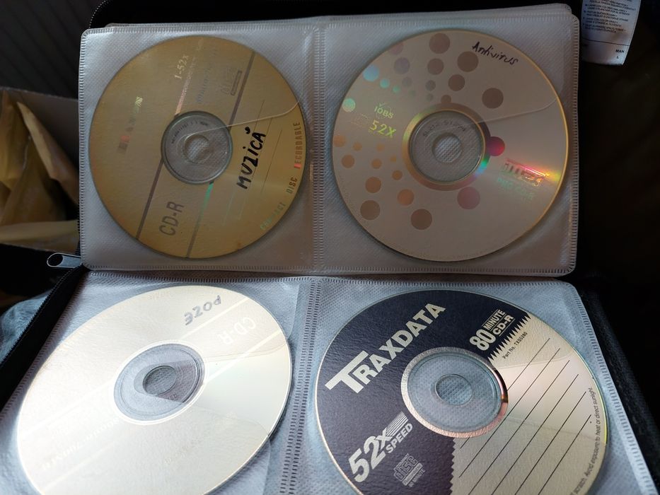 Cd de vinzare cu suport