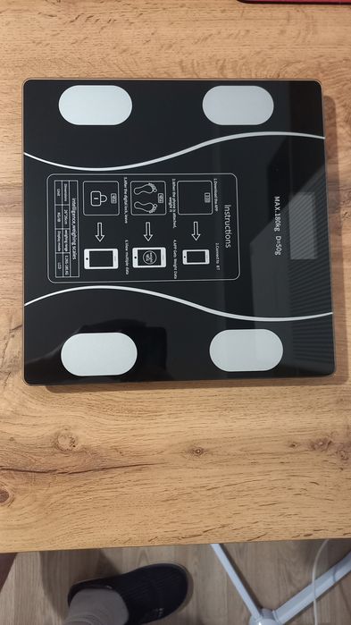 Продам новые напольные весы