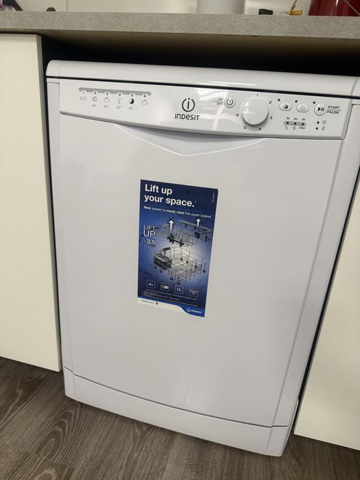 Съдимиялна машина Indesit