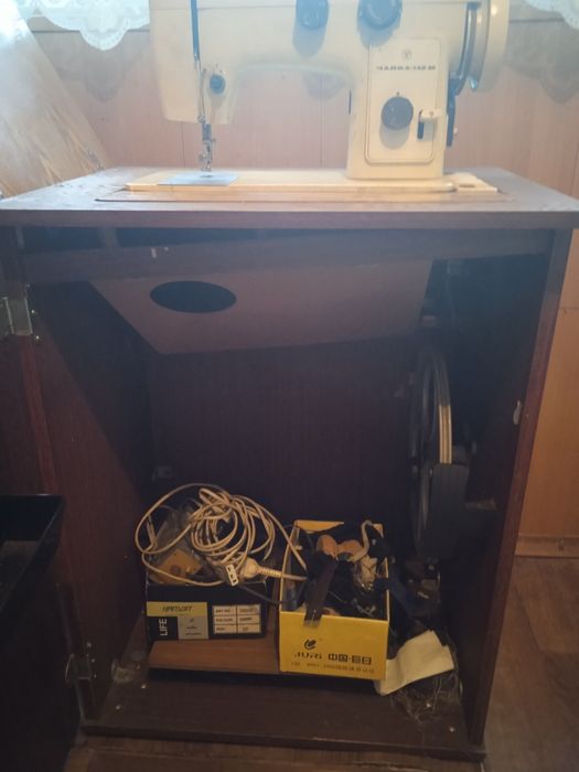 Продам швейную машину