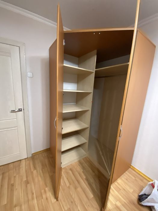 Большой вместительный шкаф