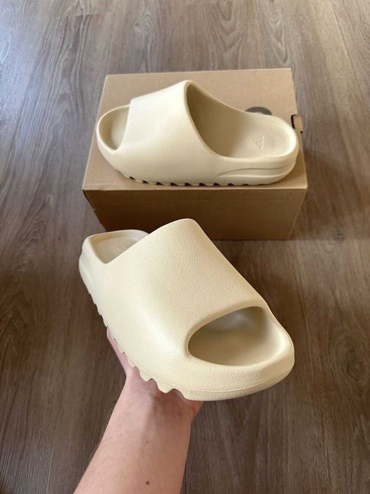 Papuci Sport Yeezy Slide Bone Adidas Bej Papuci Yeezy - Livrare Verificare