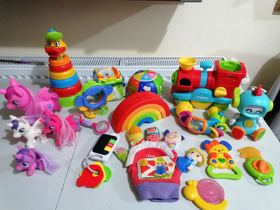 Lot jucării bebe