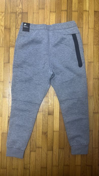 pantaloni tech gri