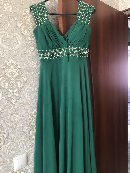 Киімдер сатылады