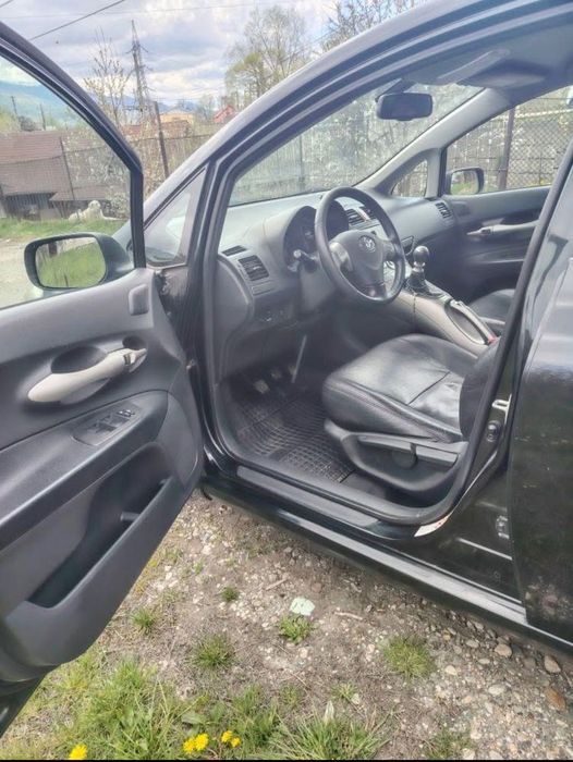 Vând Toyota auris 2.0 d4d