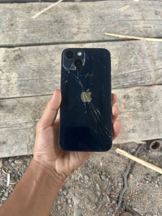 Продам Iphone 13