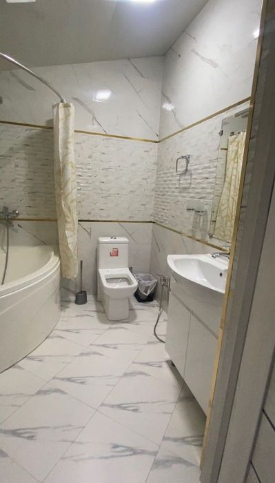 4-х комнатная квартира. Две комнаты на 1 этаже и две на мансарде AU