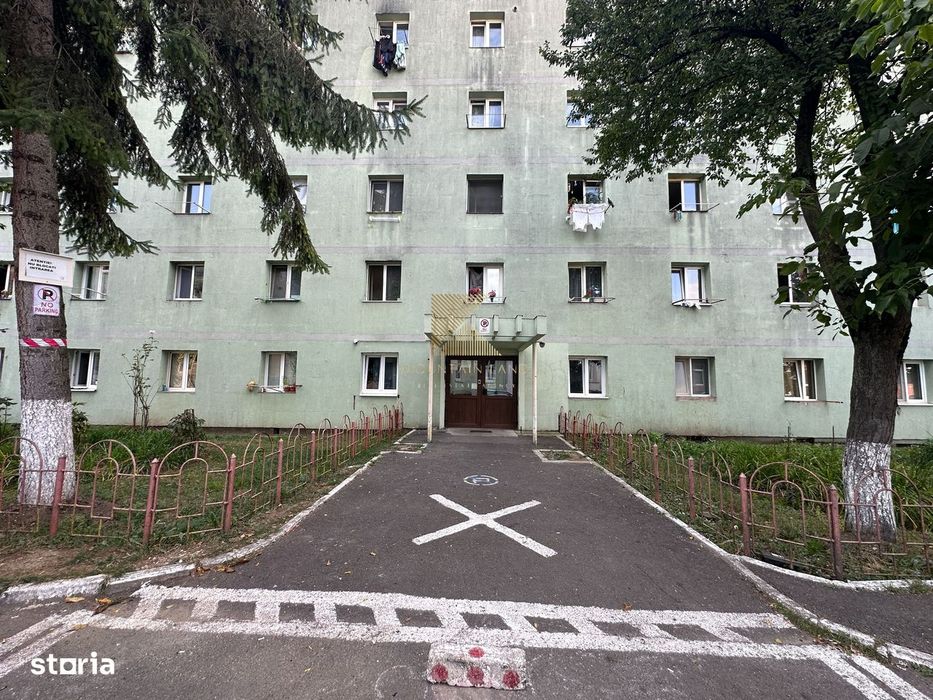 Camera cu baie, renovata complet, etaj 3,. Serii 2, prima inchiriere