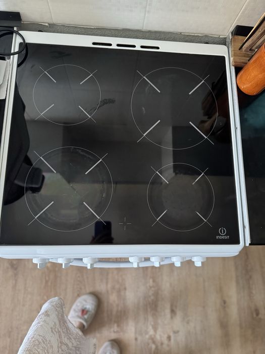 Продам плиту Indesit — полностью рабочая.