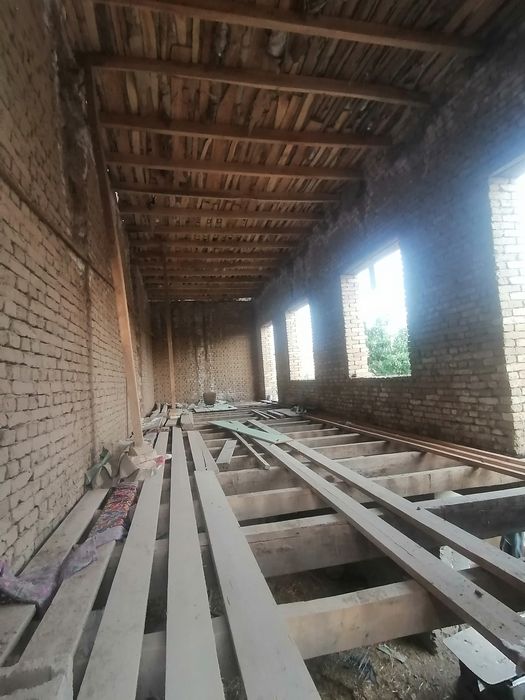 Qurilishi tugallanmagan uchastka