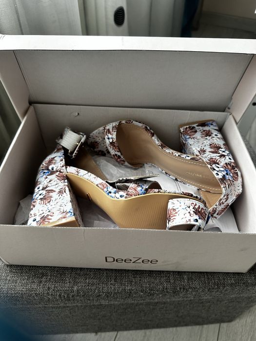 Сандали DeeZee