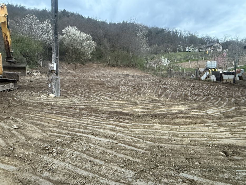 Teren la padure  Maracineni