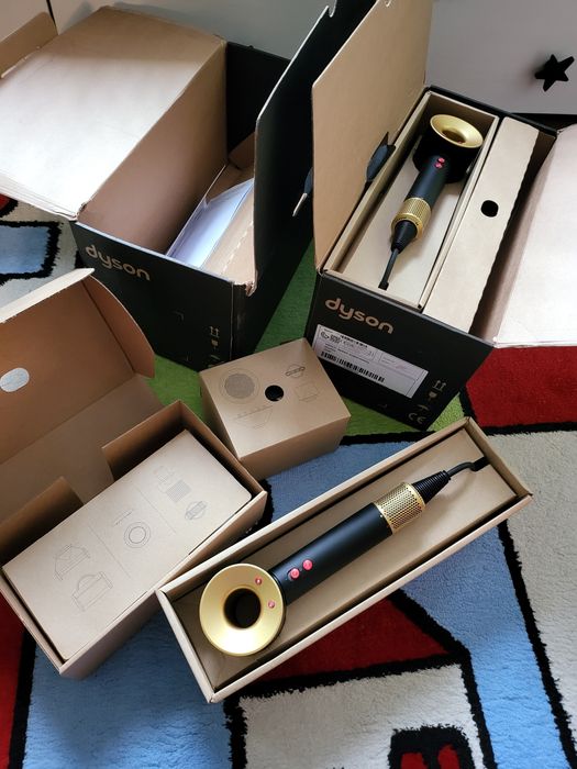 Сешоар Dyson Supersonic HD07 с Пет приставки Черен със златно НОВ
