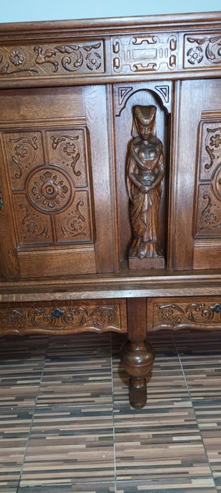 Mobila deosebita ,stare foarte bună comoda+vitrină ,adusa din Belgia,