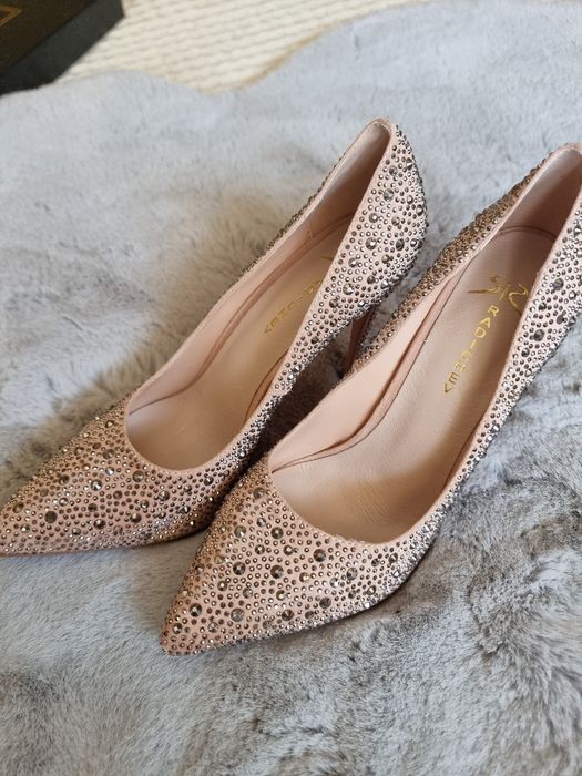 Обувки на висок ток, Стоян Радичев