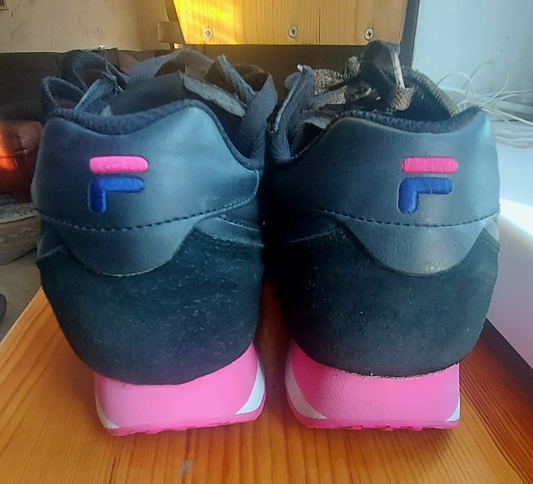 Дамски спортни обувки FILA