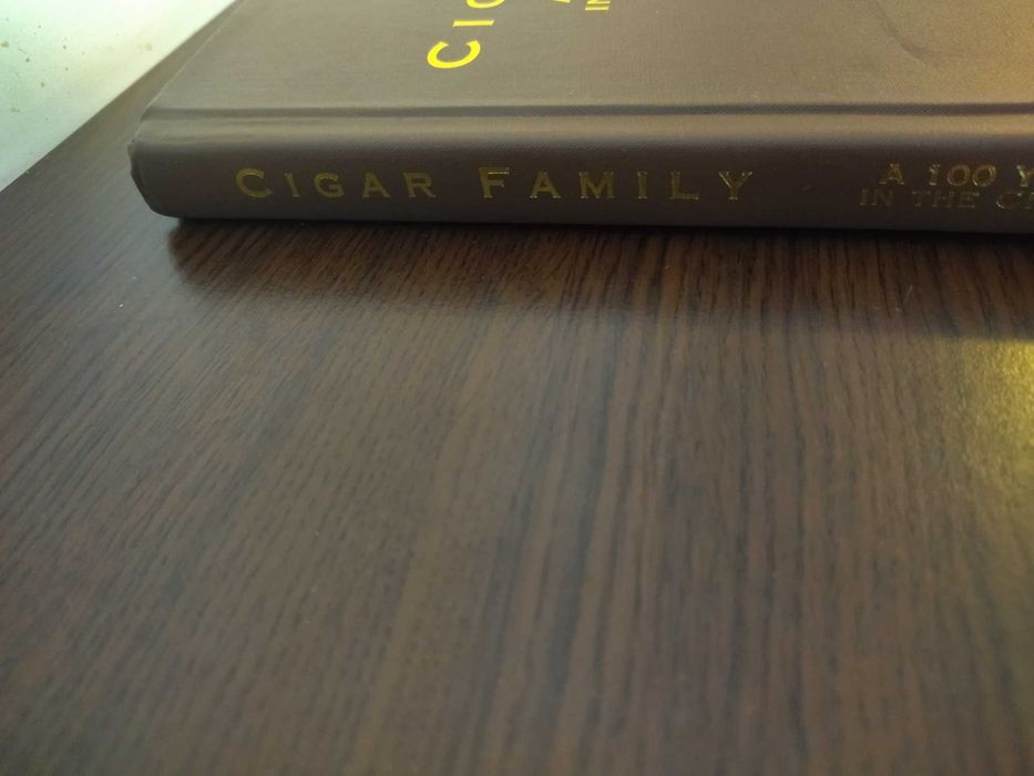 Продавам книга с автограф Cigar Family: A 100 Year Journey in the Cigar Industry (1999)