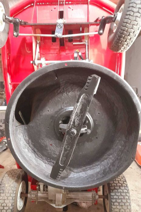 Tractoraș tuns iarba Minirider 60 E