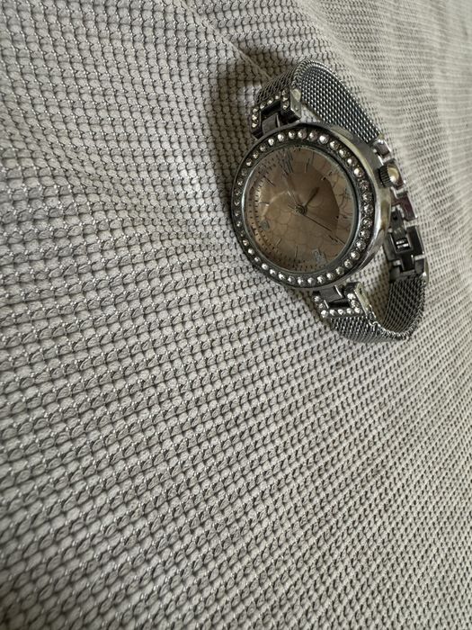 Дамски нежен часовник