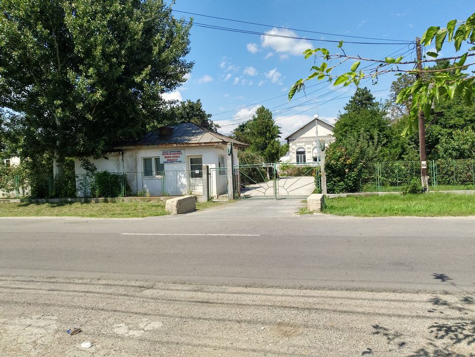 Vînzare teren ,2500 de metri pătrați
