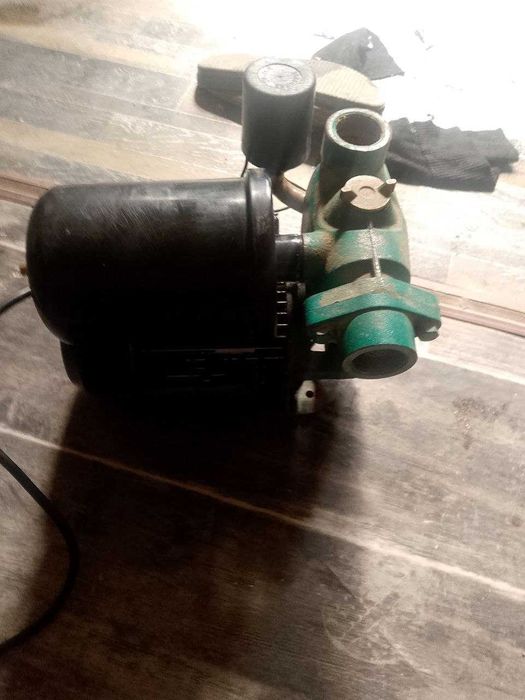 вакумний насос сотилади 1.8 лик