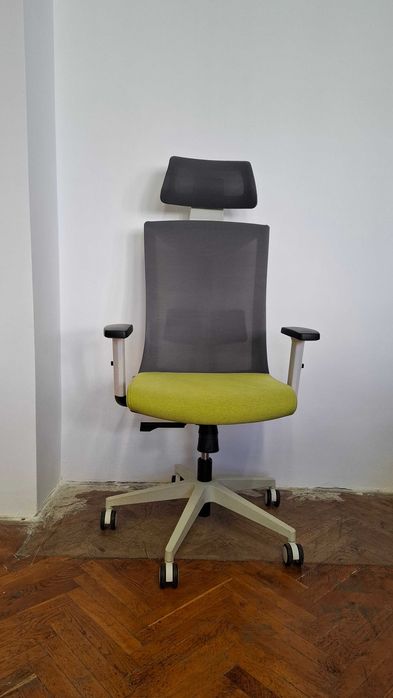 Ергономичен офис стол