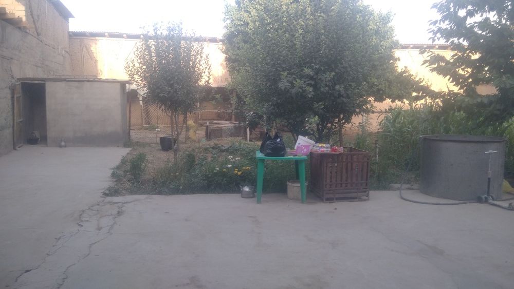 Nazarbek tekstil tarozi koʻcha yuzida hamma baland  imora 8 xonali