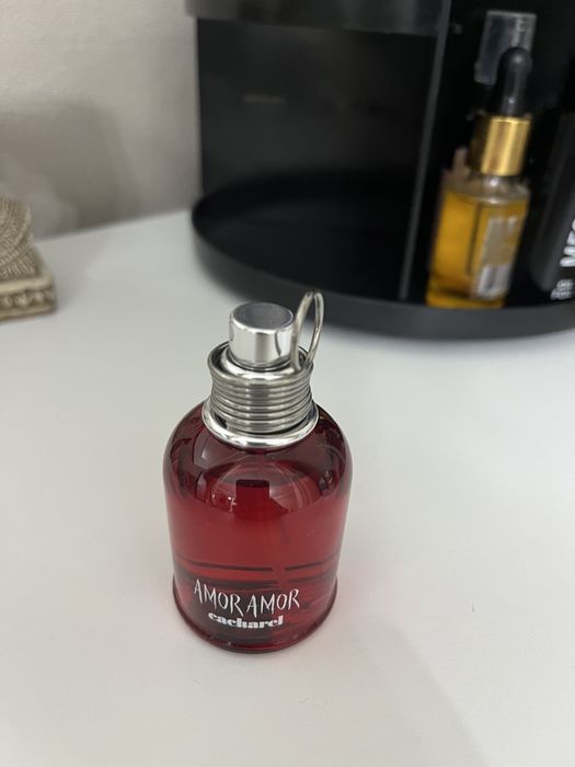 Туалетная вода Amor amor Cacharel