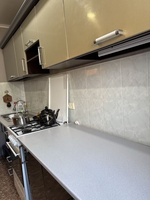 продам кухонный гарнитур б/у