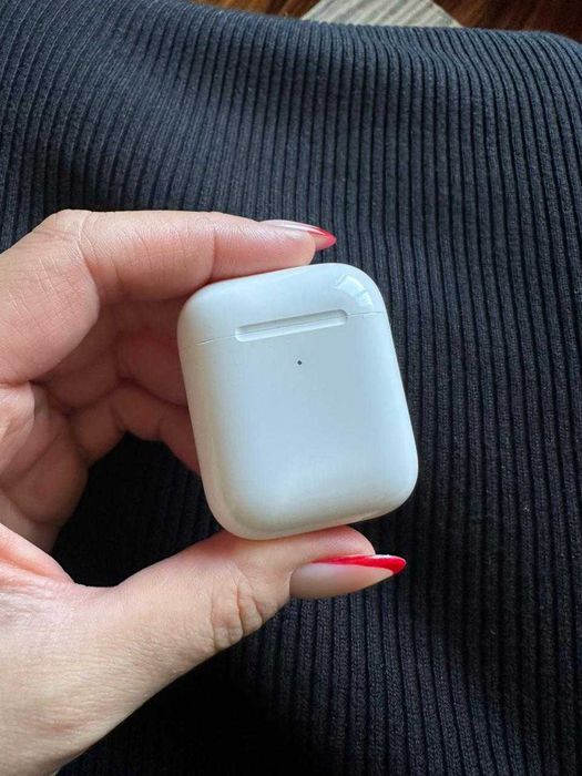 Продам Apple AirPods 2 оригинал