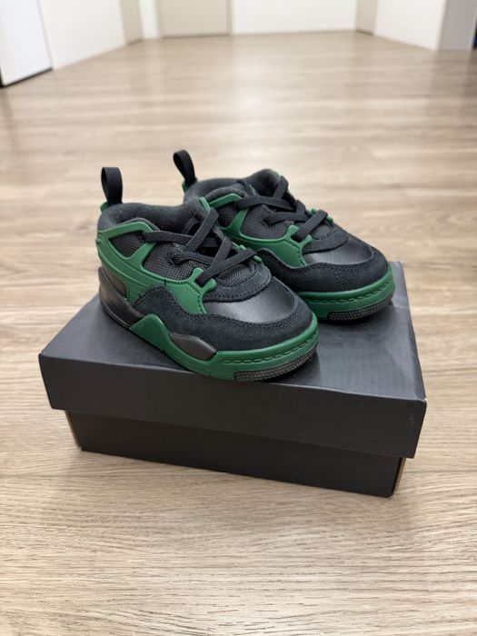 Продам детские кроссовки