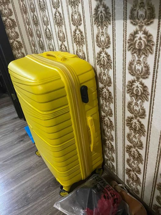 Продам чемоданы в хорошем состояний